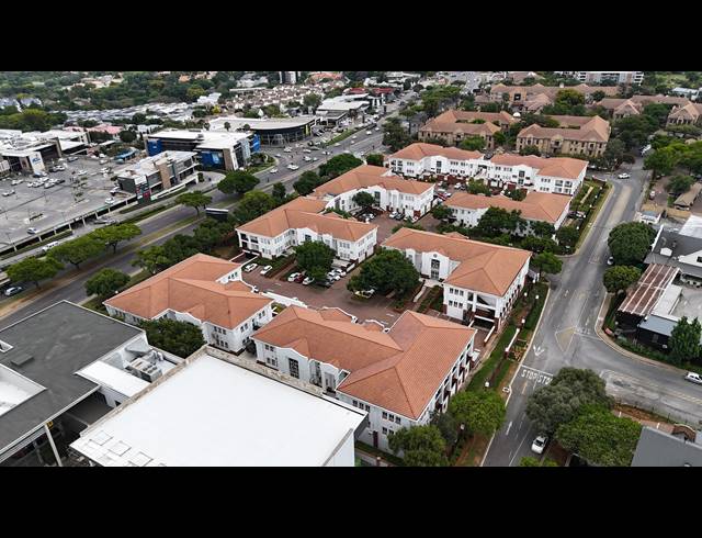 9,626M² OFFICE FOR SALE IN BRYANSTON